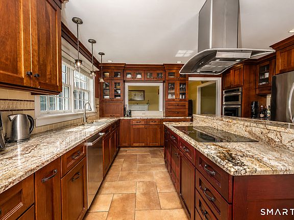 4th image of 35 Anderson Road