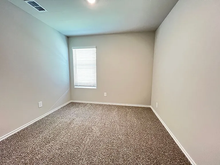 5557 Rollins Dr — Photo 17