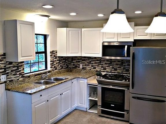 2nd image of 407 W Hubbard Ave
