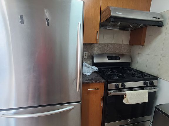 3rd image of 158 Hester St APT 6J