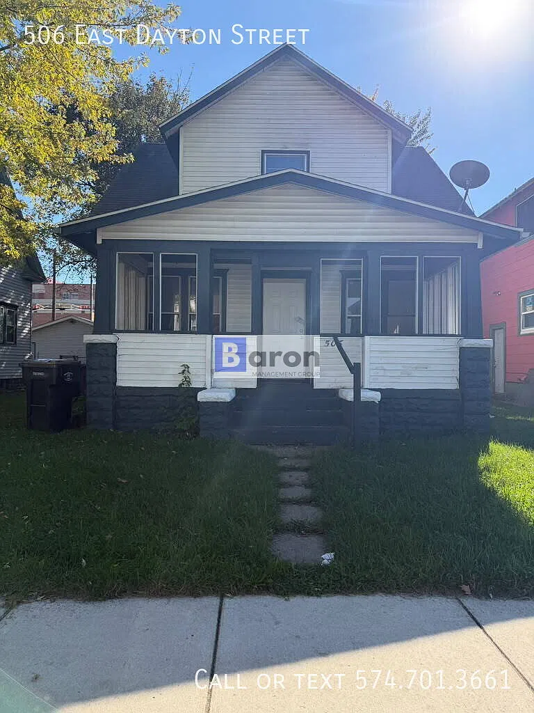 "Charming 3-Bedroom in South Bend Cozy Living Awaits at 506 East Dayton Street!" — Photo 2
