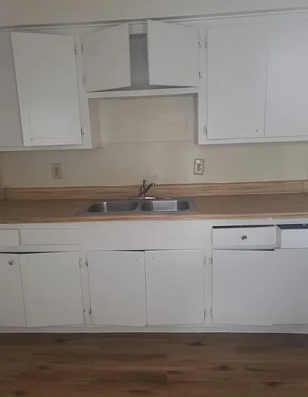 Southmore Place Apartments — Photo 11