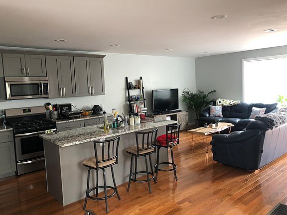 3rd image of 52 Sussex St