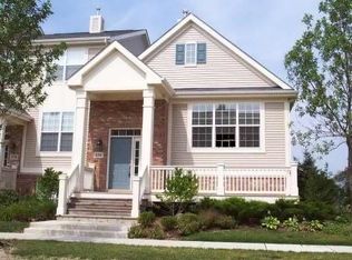 374 Broadmoor Ln, Bartlett, IL 60103