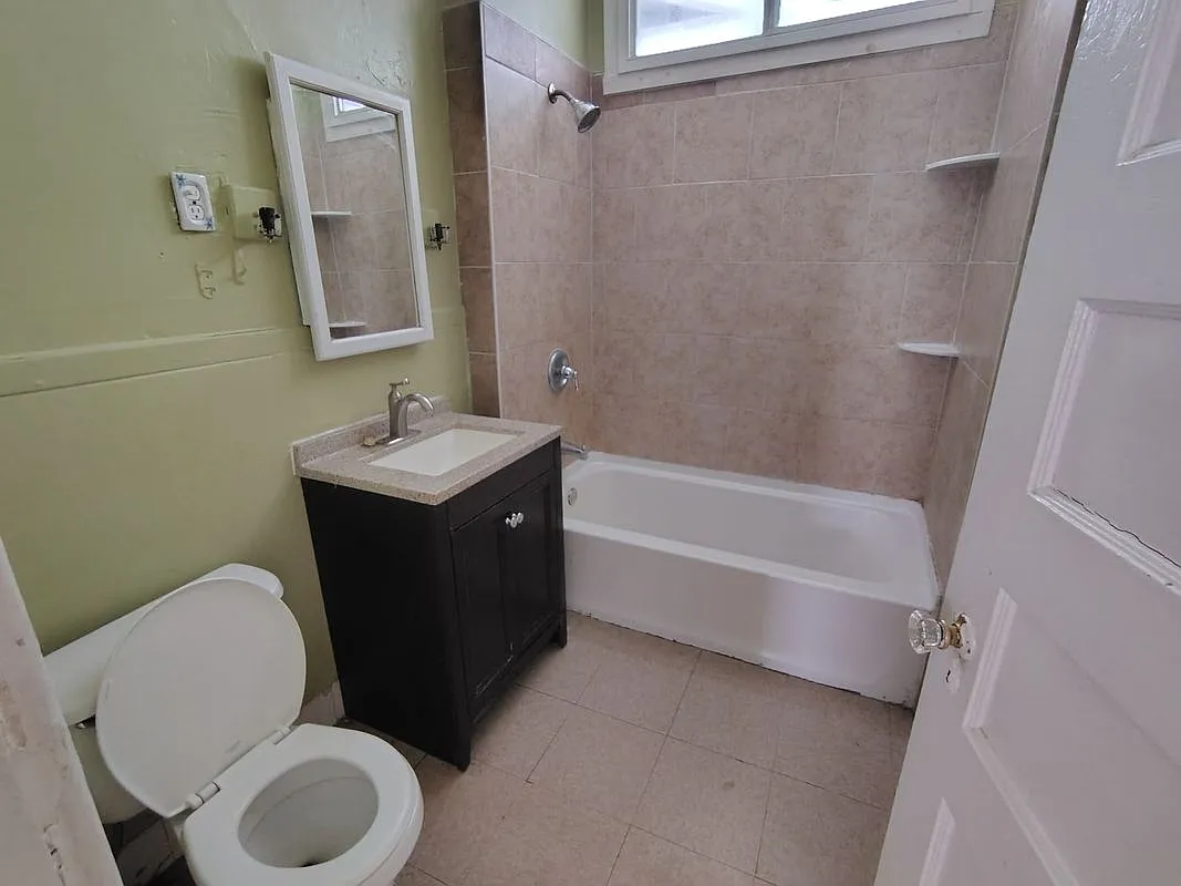 Building Photo - 1110 Bellevue Ave