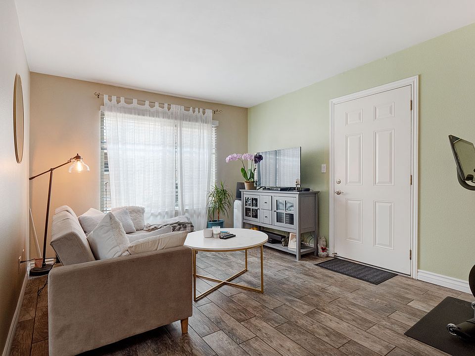 1st image of 4737 34th St Unit 3
