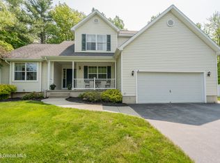 4 Dakota Dr, Gansevoort, NY 12831