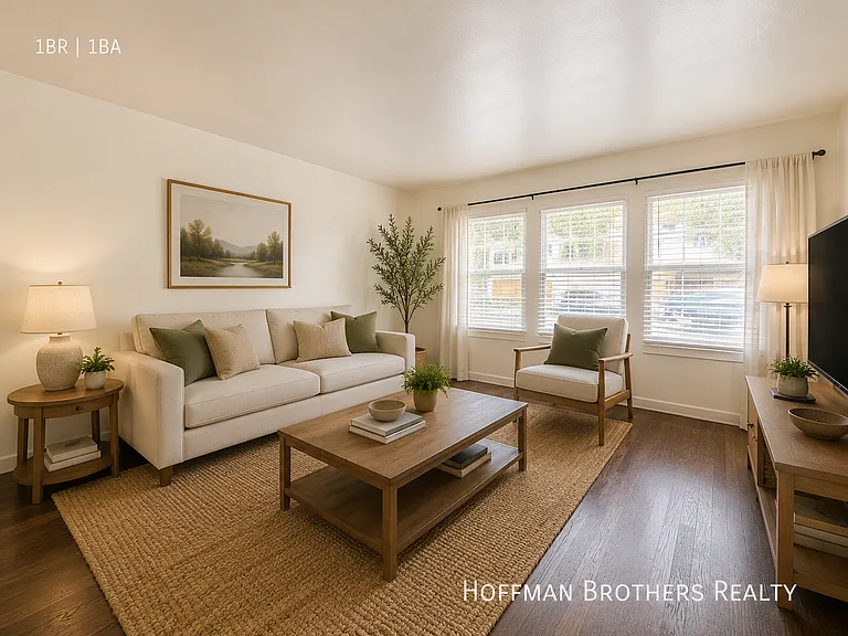 2453 Silver Lake Blvd Property — Photo 2