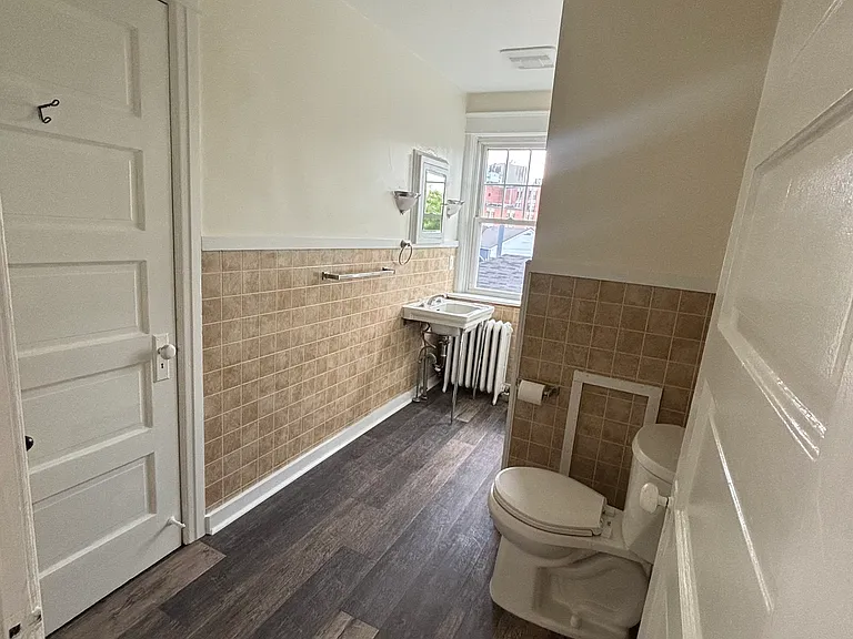 724 Main St #3 — Photo 10