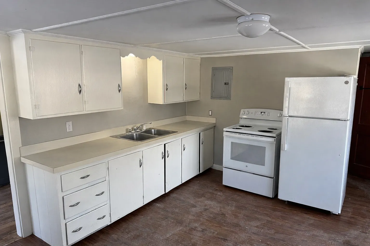 24 Allen Street - 1 — Photo 2