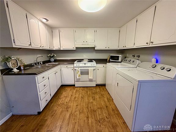 4th image of 1225 Vester Ave