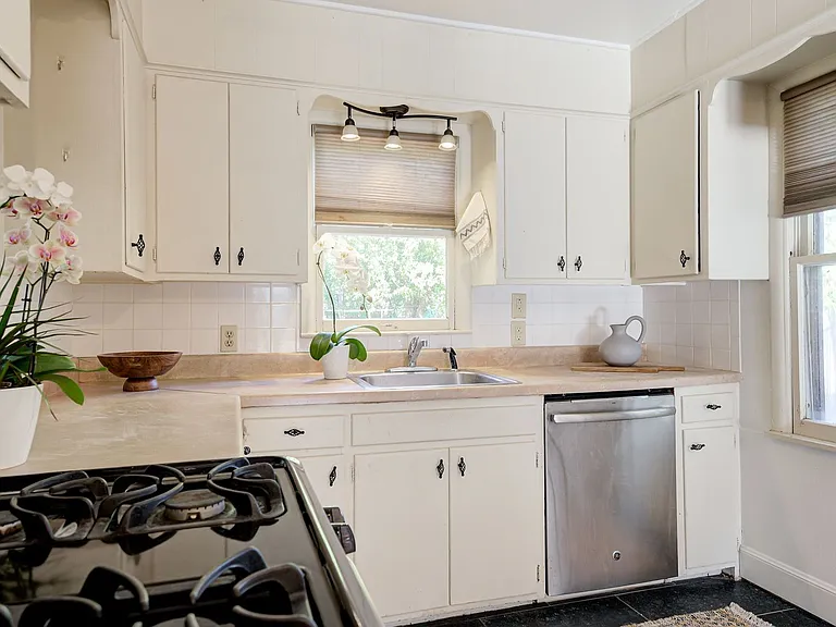 604 N Stewart Ave — Photo 12