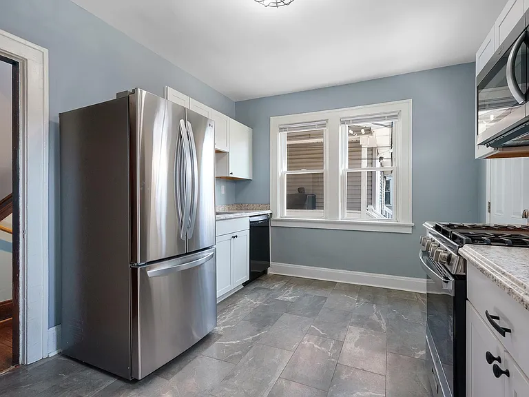 685 E Whittier St — Photo 11