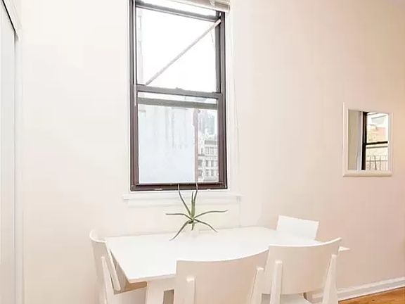 4th image of 220 E 87th St APT 5C