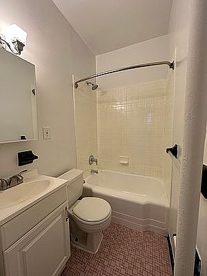 4th image of 306 W 18th St APT 1D