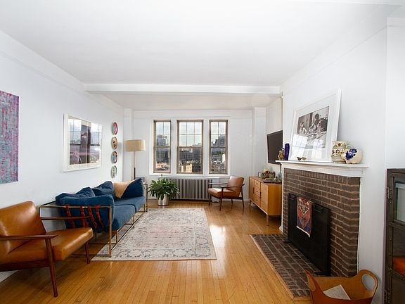 5th image of 302 W 12th St APT 14A