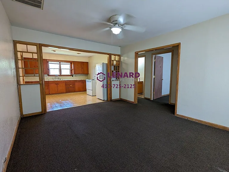 723 E College St — Photo 3