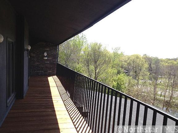 3rd image of 5140 W 102nd St APT 301