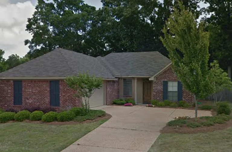 139 Harvey Cir — Photo 1