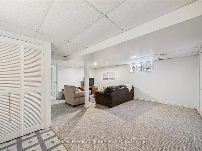 19 Wallace Dr — Photo 5