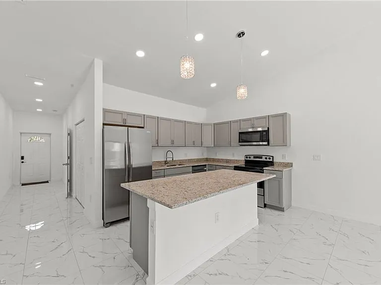 1940 Laverna Ave — Photo 11