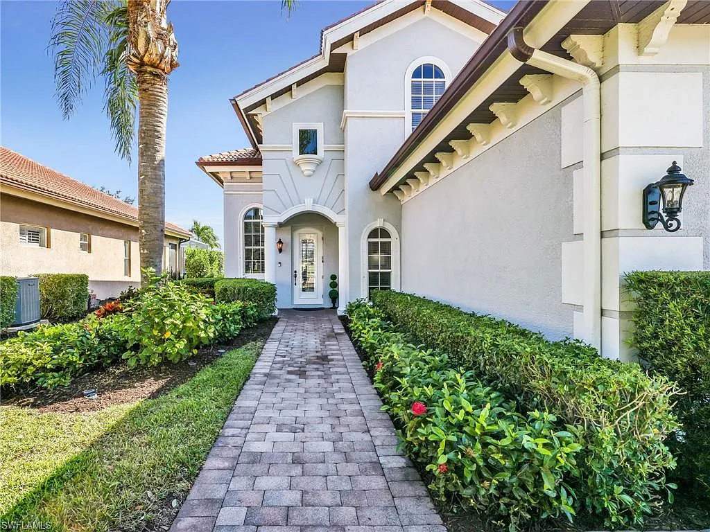 3 bed, 2.5 bath, 2398 sqft, $12,900 — Photo 3