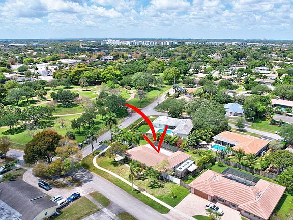 3rd image of 601 NW 73rd Avenue