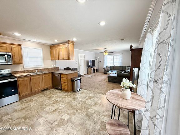 5th image of 65 Woodchuck Parkway