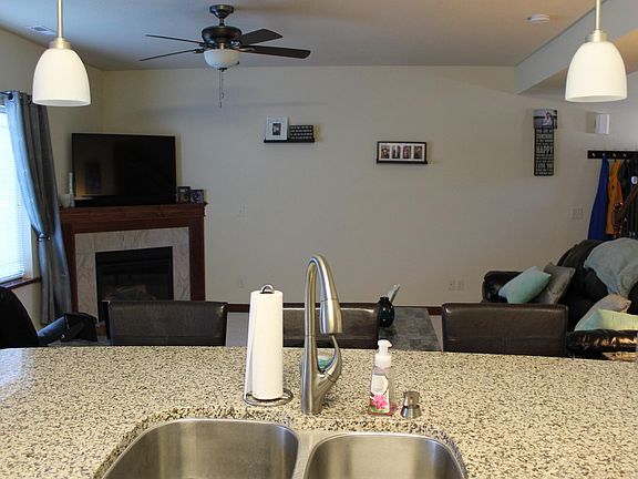 Granite counters, peninsula with counter-height seating