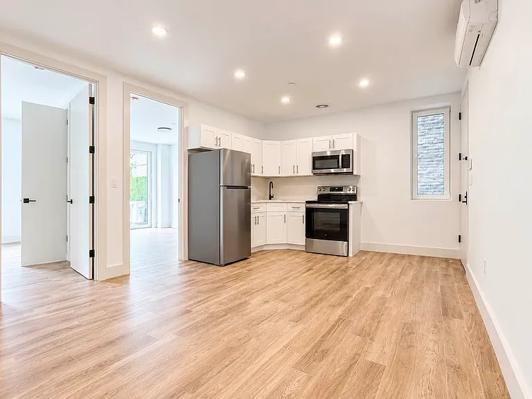 452 E 26th St #1B — Photo 7