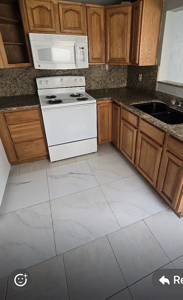 2 bed, 1054 sqft, $1,950 — Photo 2