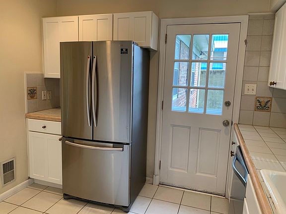 3rd image of 2218 N Vermont St #1