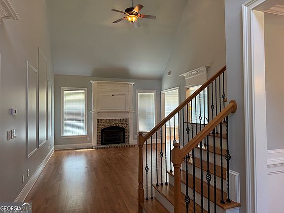 2nd image of 131 Nelson Blvd NW