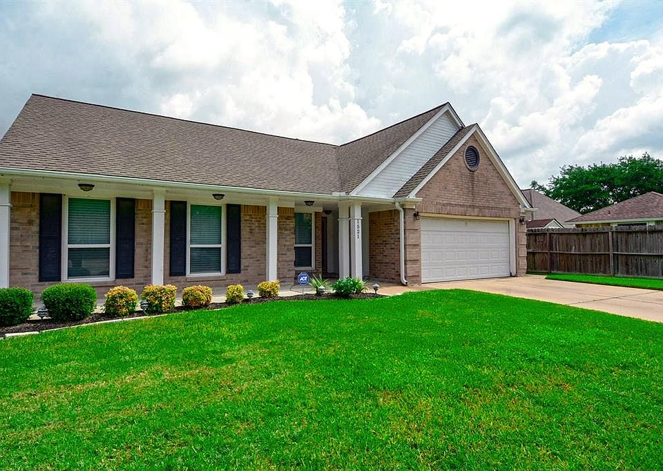 1st image of 1521 Garden Cir
