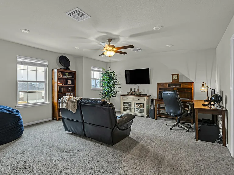 2221 Clove Ct — Photo 15