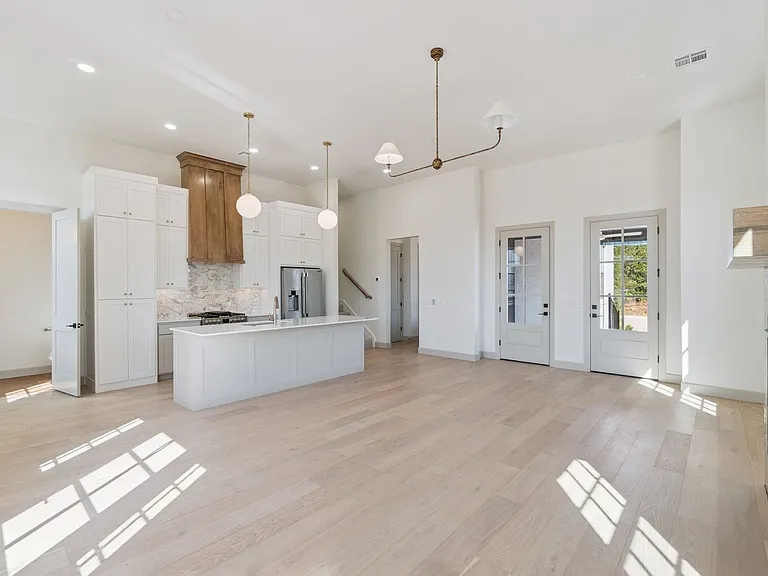 18835 Selah Way — Photo 11