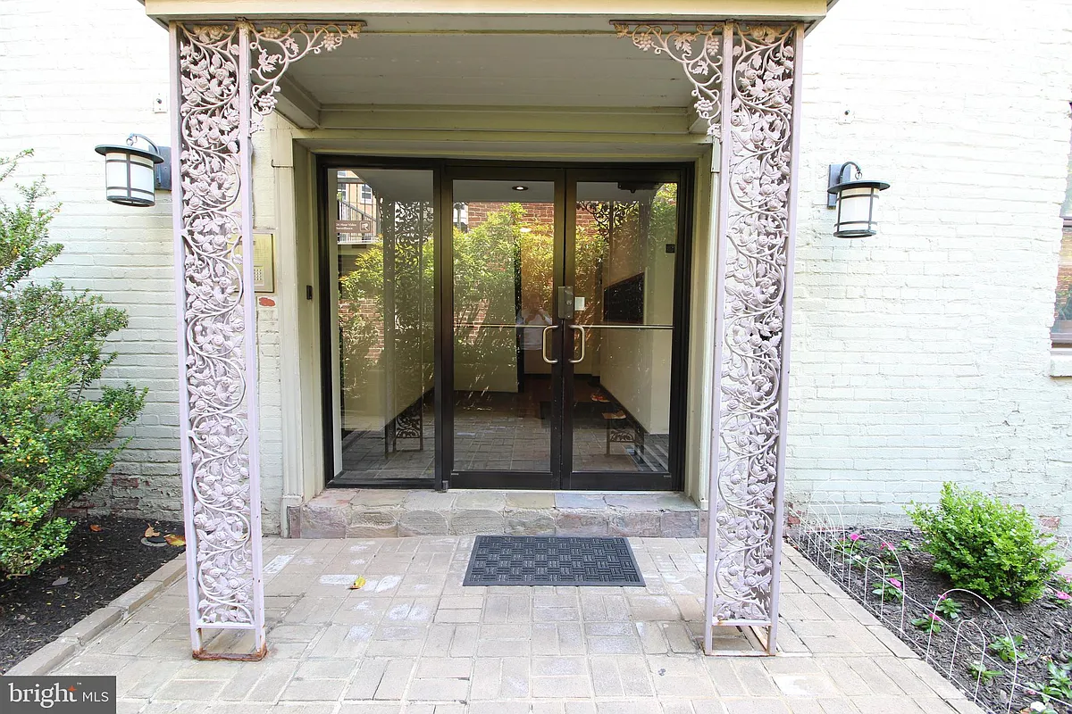 Building Photo - 116 N North Carolina Ave SE #404
