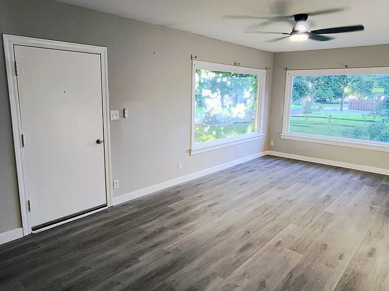 1048 Elm St — Photo 10
