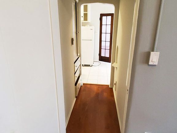 4th image of 845 S Mansfield Ave #9540110