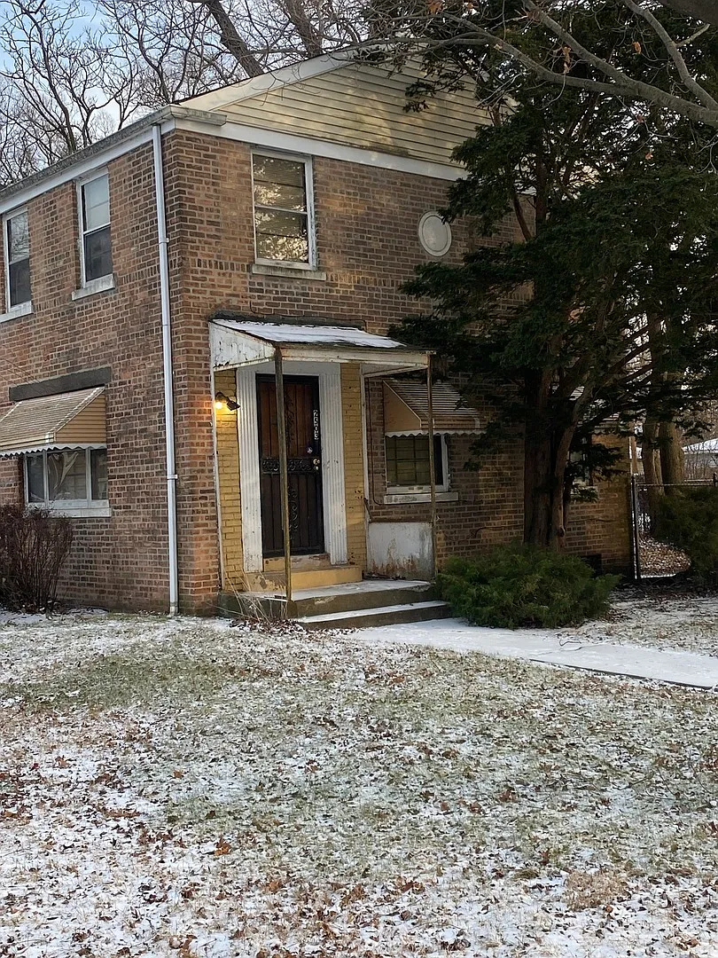 2503 E 96th St photo 1