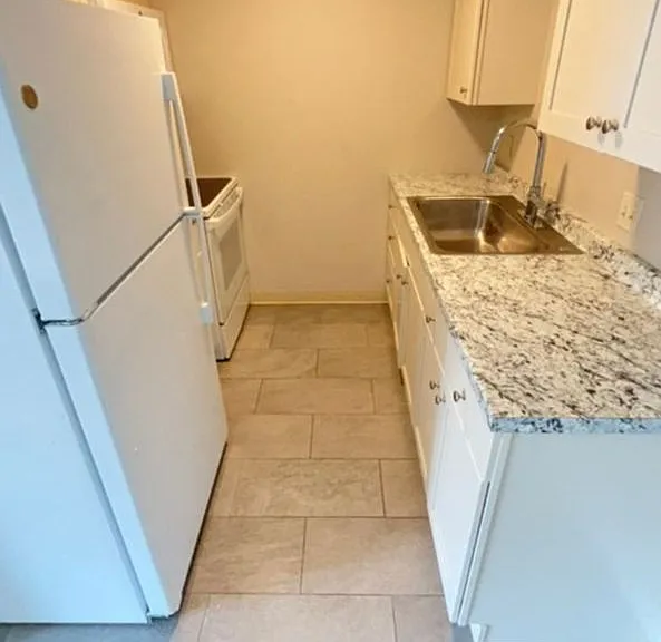 333 Custer Ave — Photo 4