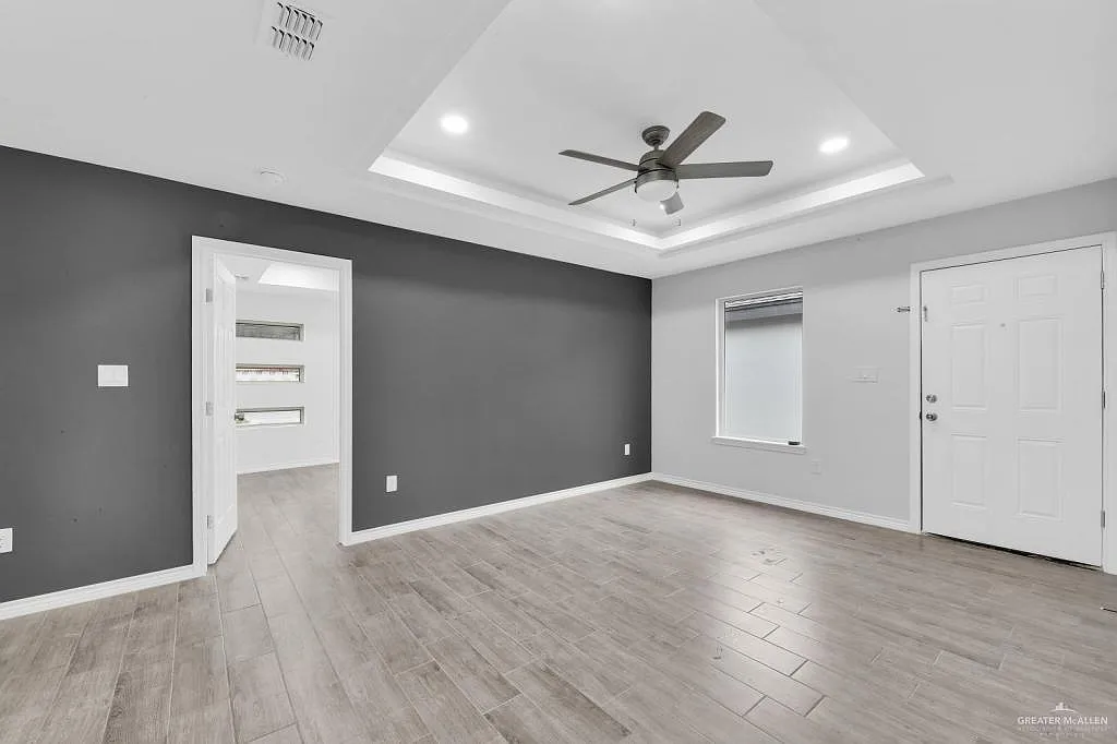 3 bed, 2.0 bath, 1075 sqft, $1,200 — Photo 2