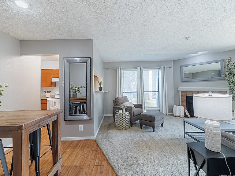 Model Unit Living 02
