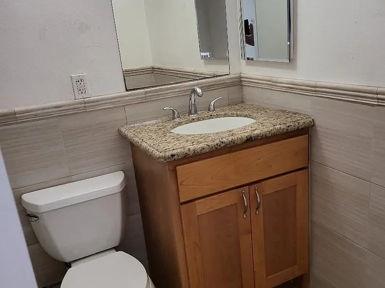2692 Victoria Ave — Photo 6