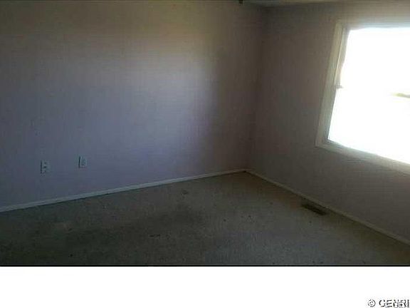 5th image of 97 Close Hollow Dr