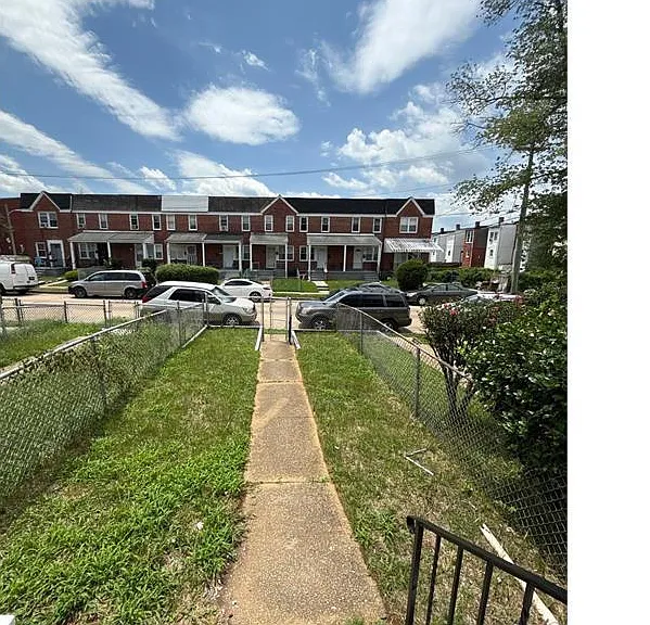 4900 Nelson Ave — Photo 2