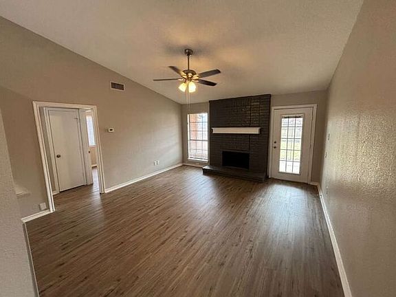 4th image of 1206 Devonshire Ln