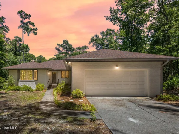 303 Long Leaf Drive, Hampstead, NC 28443