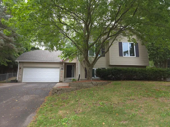 3633 Windtree Dr, Eagan, MN 55123