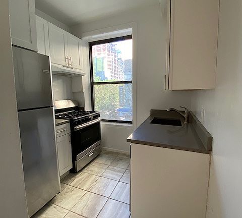 4th image of 214 W 92nd St APT 22C